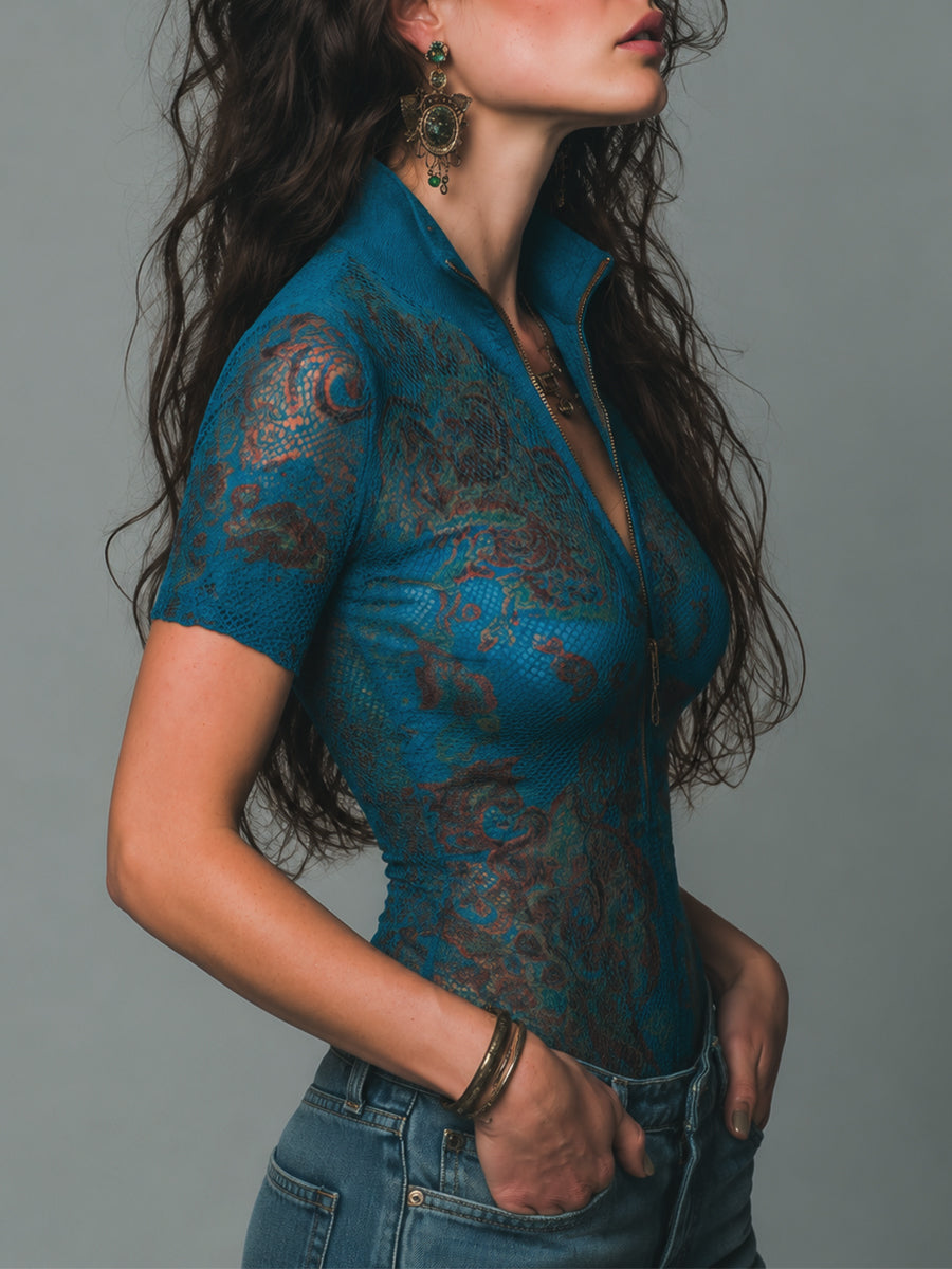 Slim-fit vintage print blouse side view