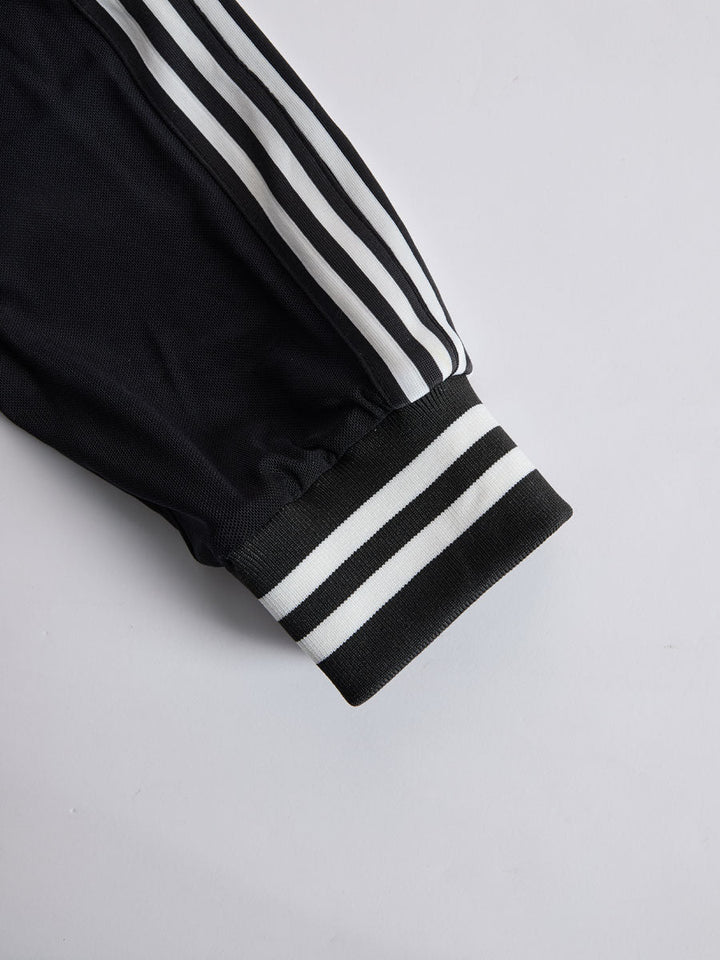 Women's velvet sports two-piece – close-up