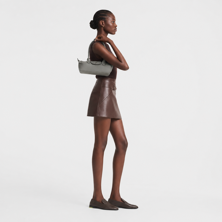 Le Pliage Xtra M turtledove grey leather bag – detail view