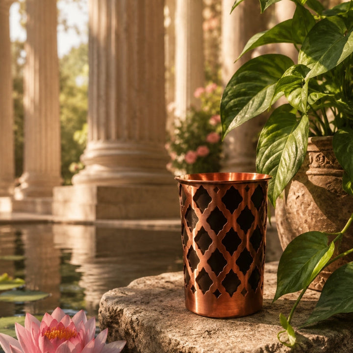 Second marketing graphic for the copper Diamond glass tumbler showcasing its faceted design and pure copper finish.