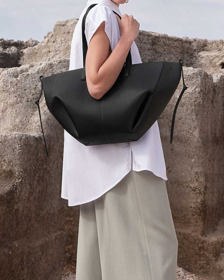 Cyme textured leather tote bag black handle detail close-up