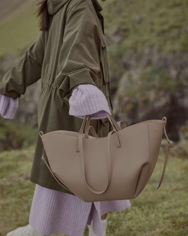 Cyme structured leather handbag camel model full length