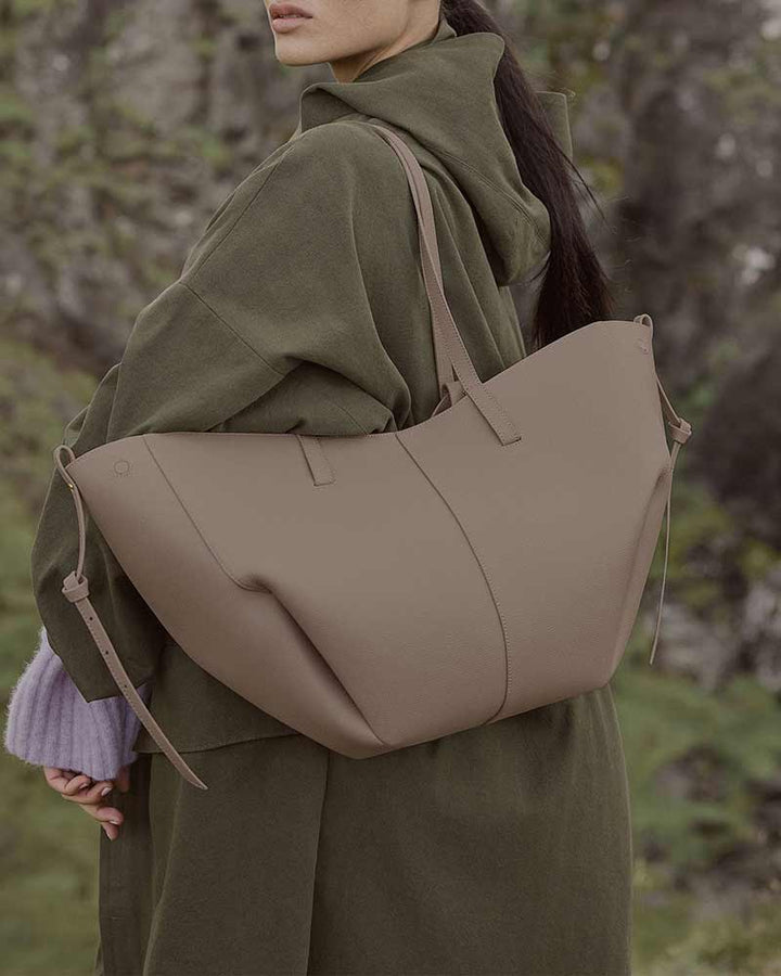Cyme luxury leather handbag camel worn shoulder model