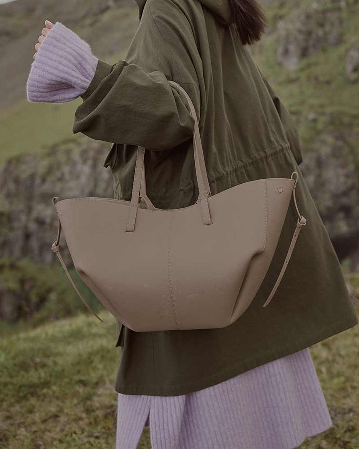 Cyme textured tote bag camel model carrying handbag
