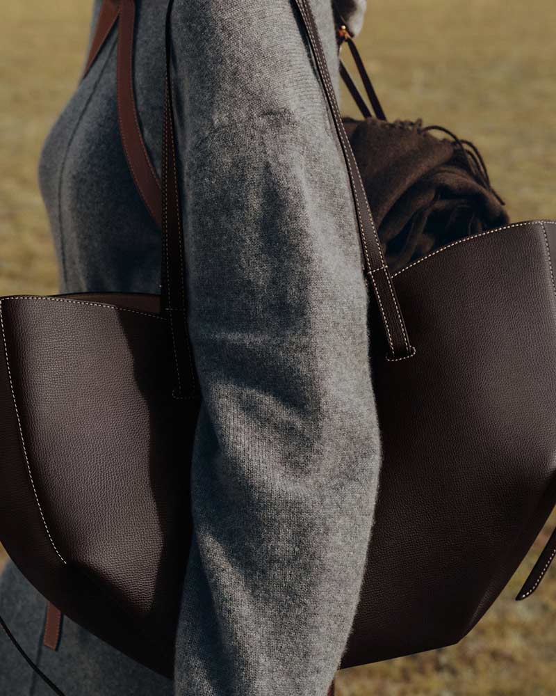 Cyme sculptured leather tote bag ebony front view