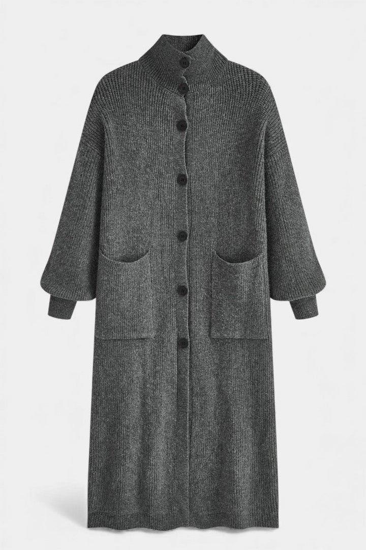 Clarisse coat back view button closure model