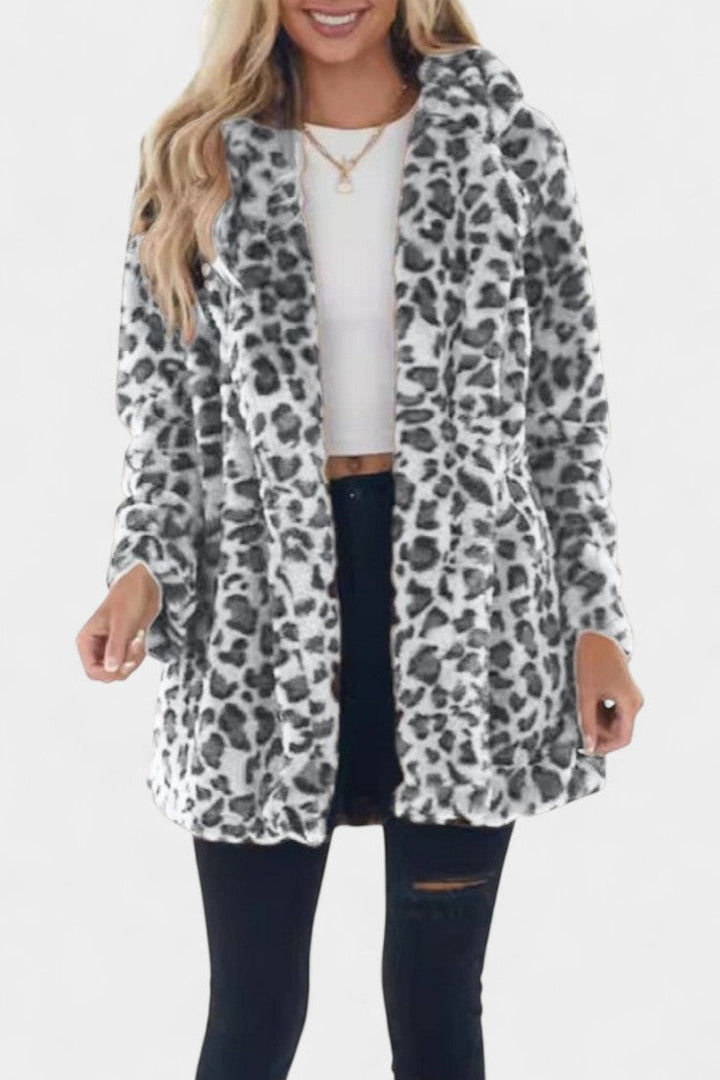 Énola faux fur leopard coat lifestyle fashion shot