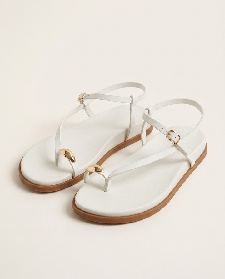 Matisse | Flat Sandals with Toe Ring Detail