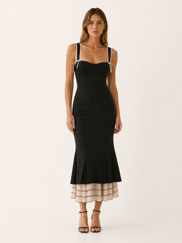Black Sweetheart Neck Maxi Dress with Trumpet Hem – front view