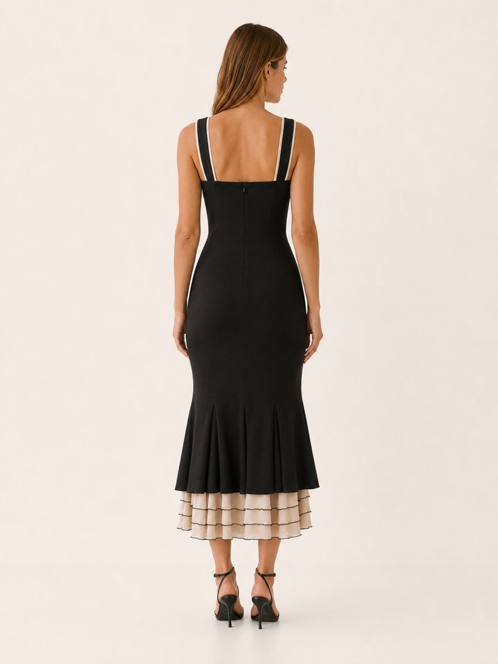 Black Sweetheart Neck Maxi Dress with Trumpet Hem – side view